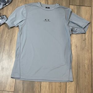 SOLD***Oakley Men's Light Gray Short Sleeve Tee